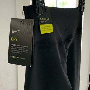 Nike Performance Tight Dri-Fit Technology Black Leggings